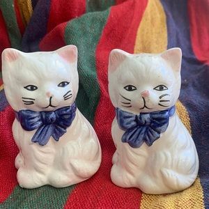 Vintage cat salt and pepper shakers